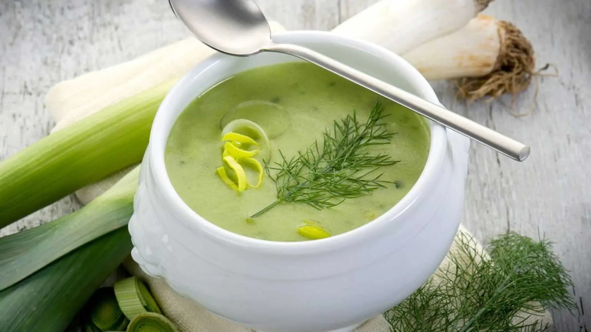 Ирландский суп-пюре из лука-порея и картофеля