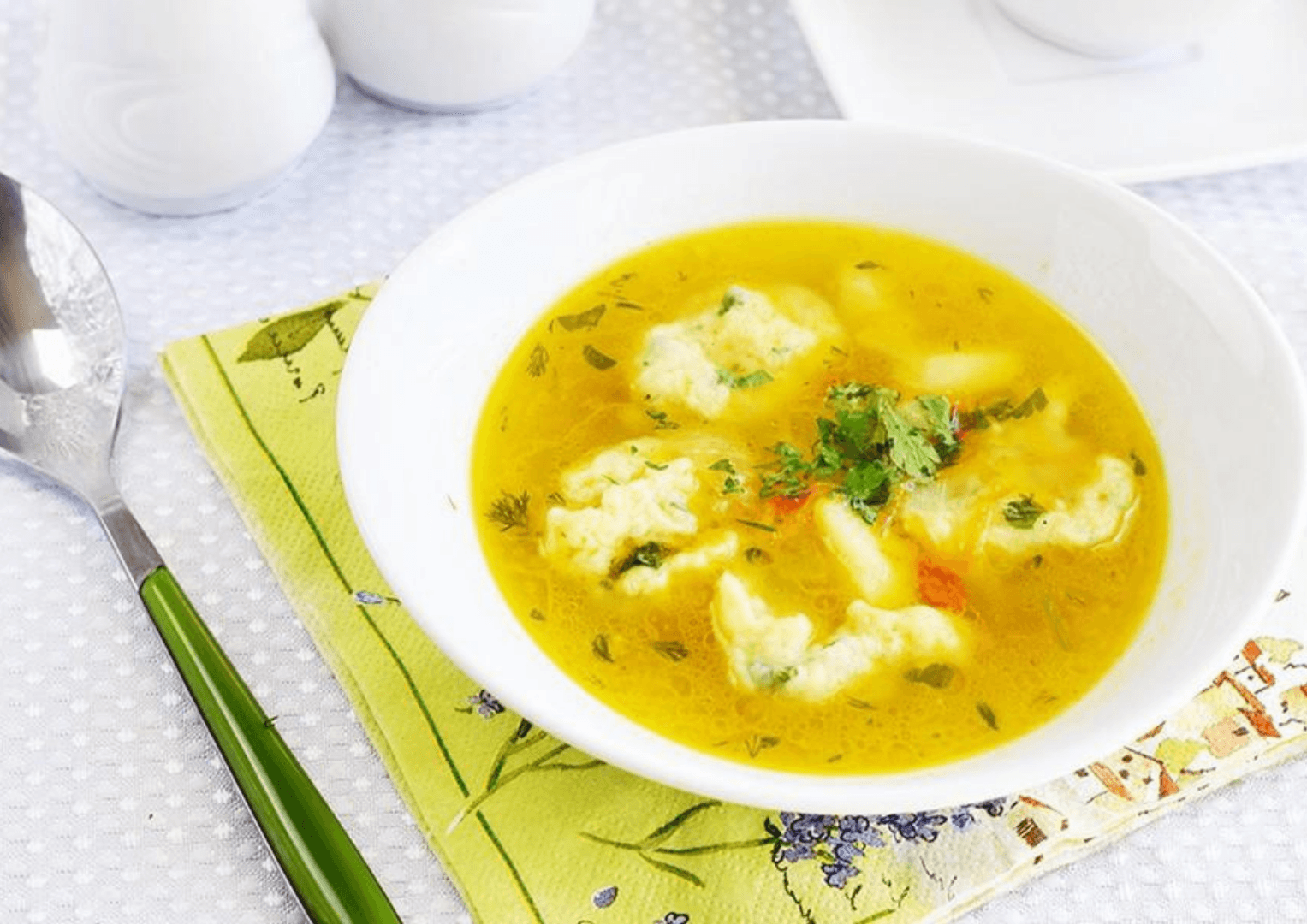Куриный суп с клёцками по-латышски