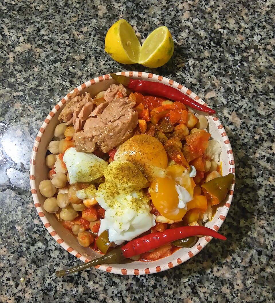 Лаблаби (тунисский суп из нута с хлебом и харисой)