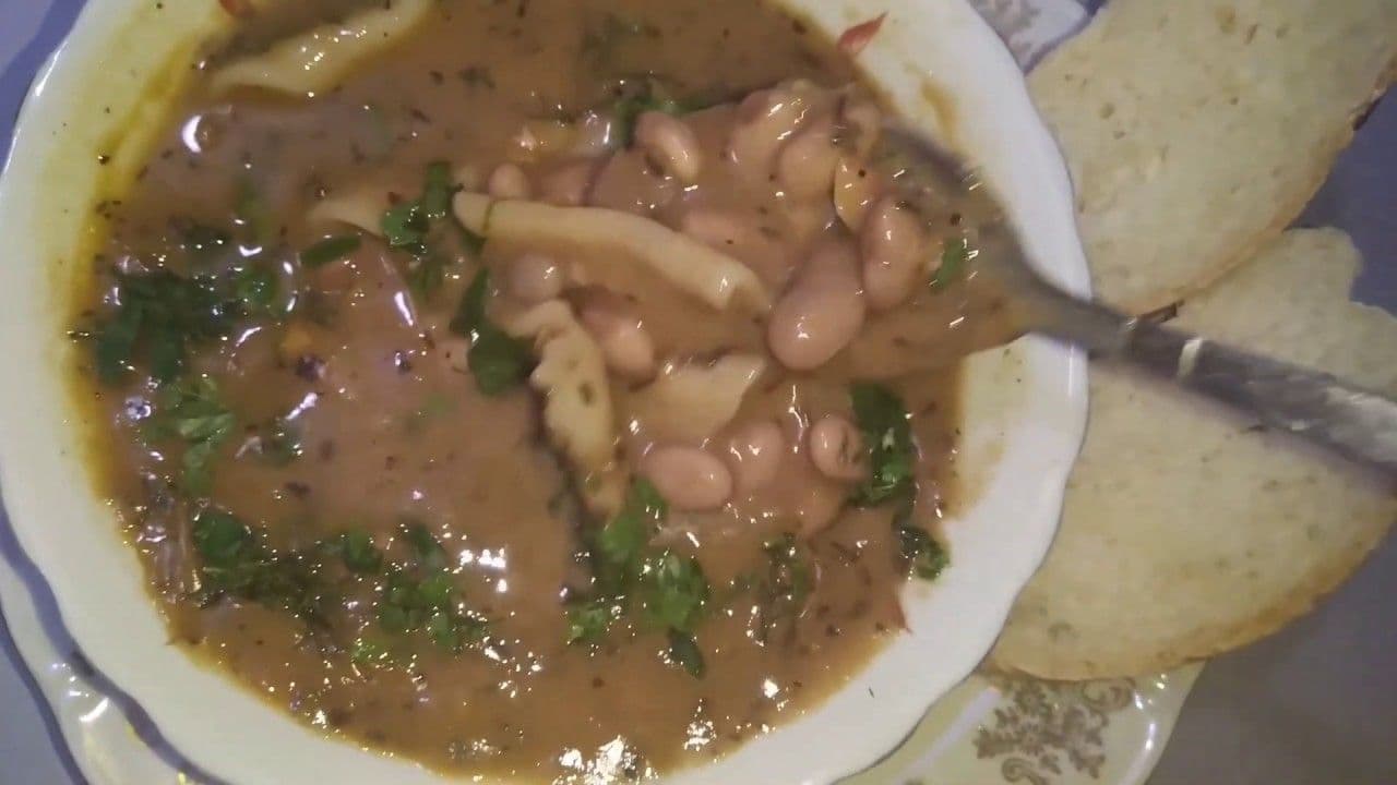 Лубия — тунисский суп из белой фасоли с харисой и бараниной