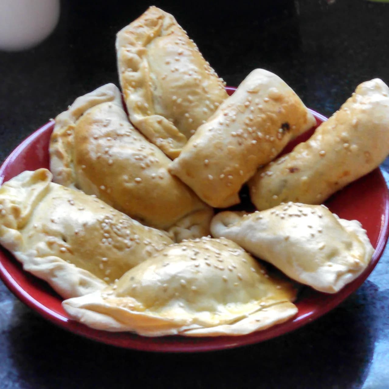 Самбусак по-ирацки (пирожки с мясом или сыром)