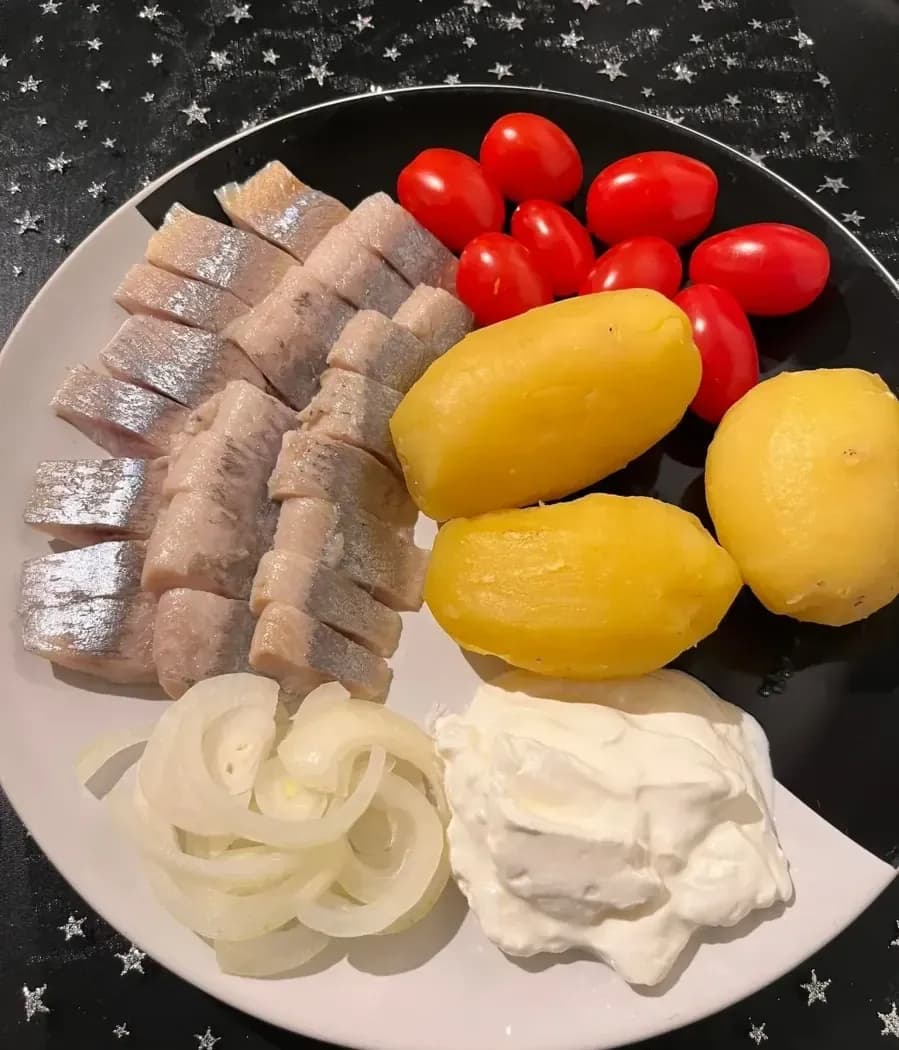 Сельдь с молодым картофелем по-литовски