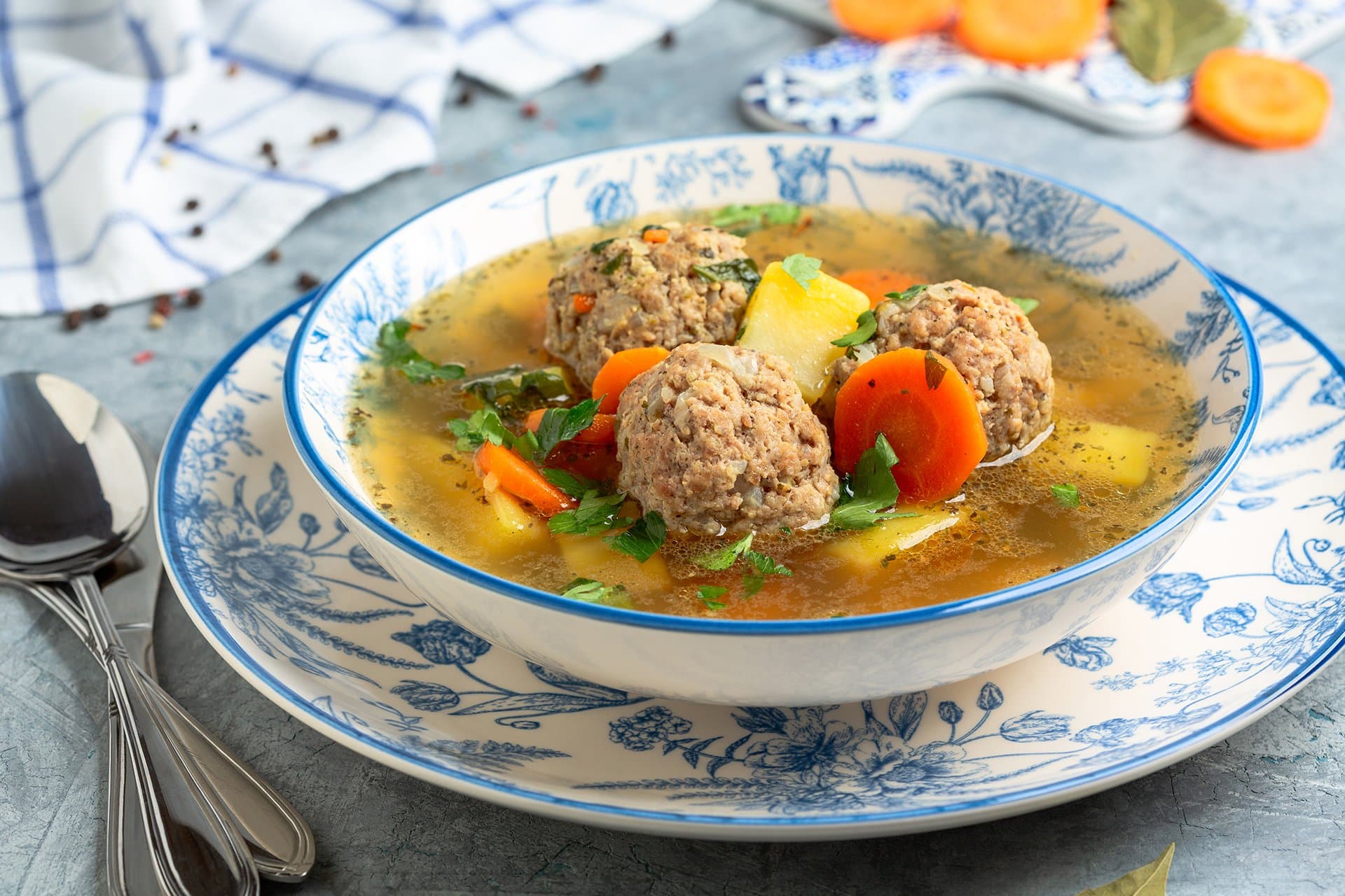 Суп с фрикадельками по-латышски